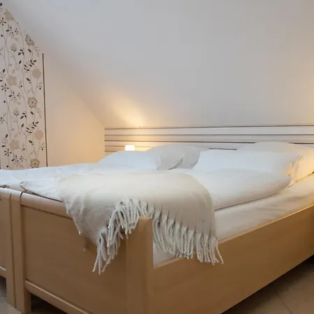 10 Apartment *